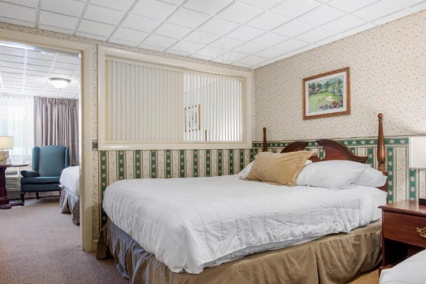 Coachman Inn image 14