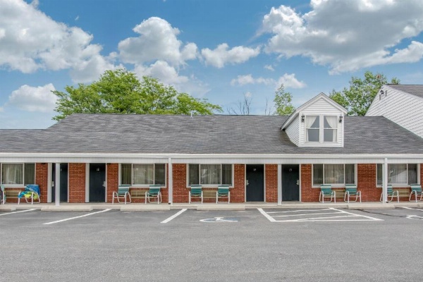 Coachman Inn image 9