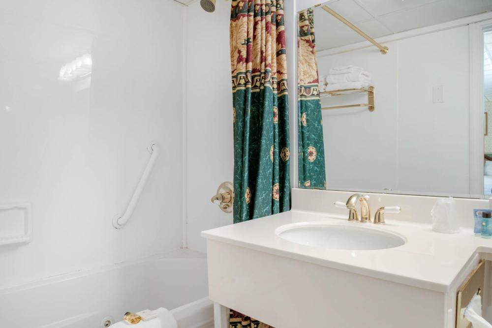 Room image 4